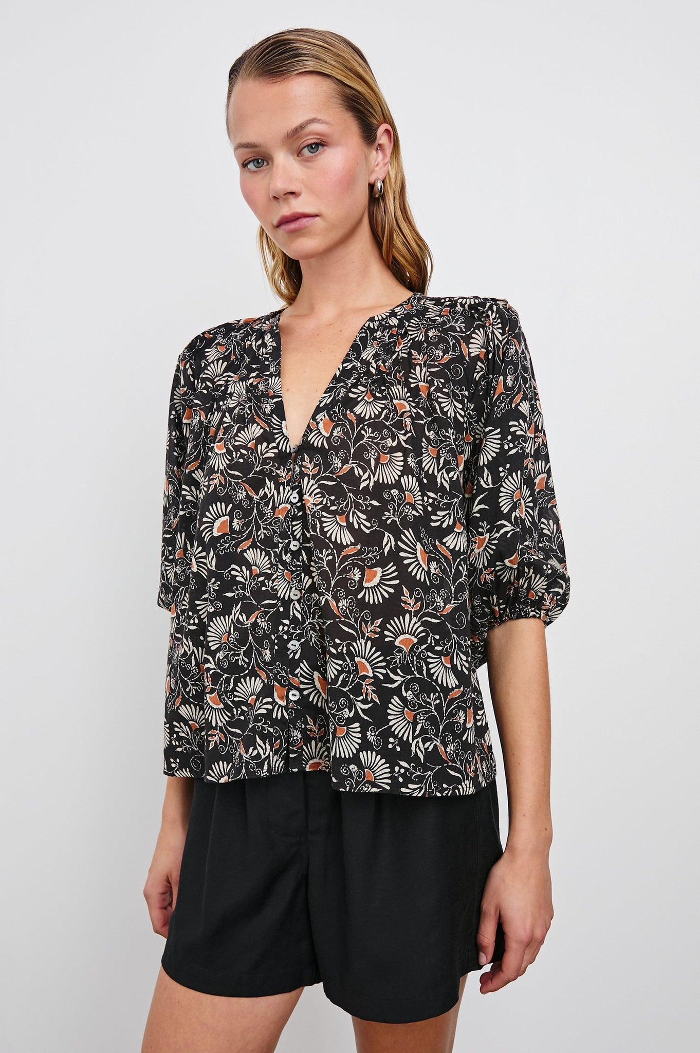 Cassat Top in Cassia