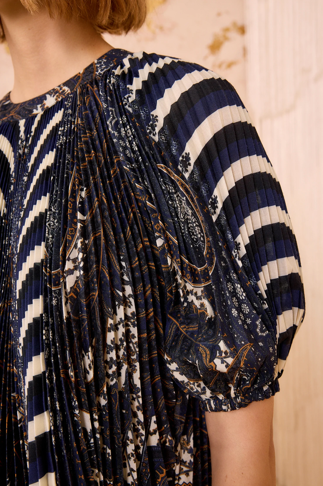 Dafne Pleated Short Sleeve Blouse in Eclipse
