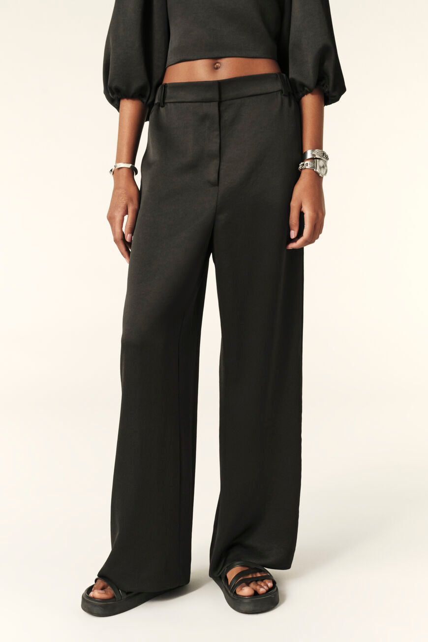 Dovima Trousers. Noir