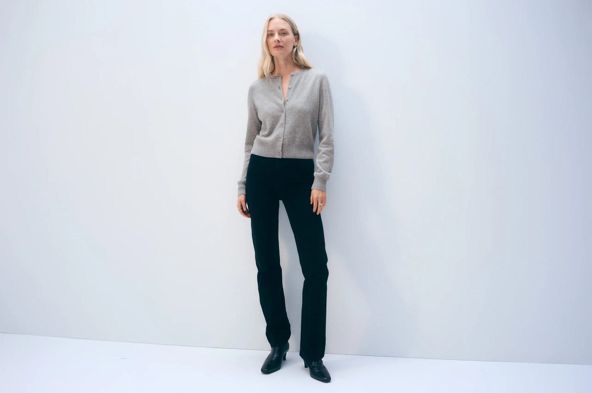 Cashmere Crewneck Cardigan in Coffee Bean