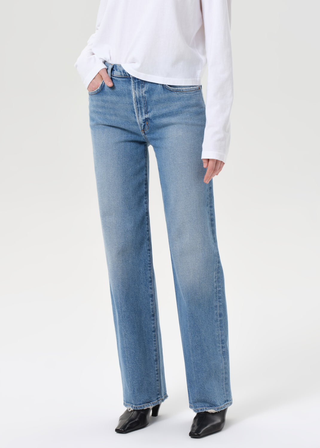 Harper Straight Jean (Stretch) in Forum