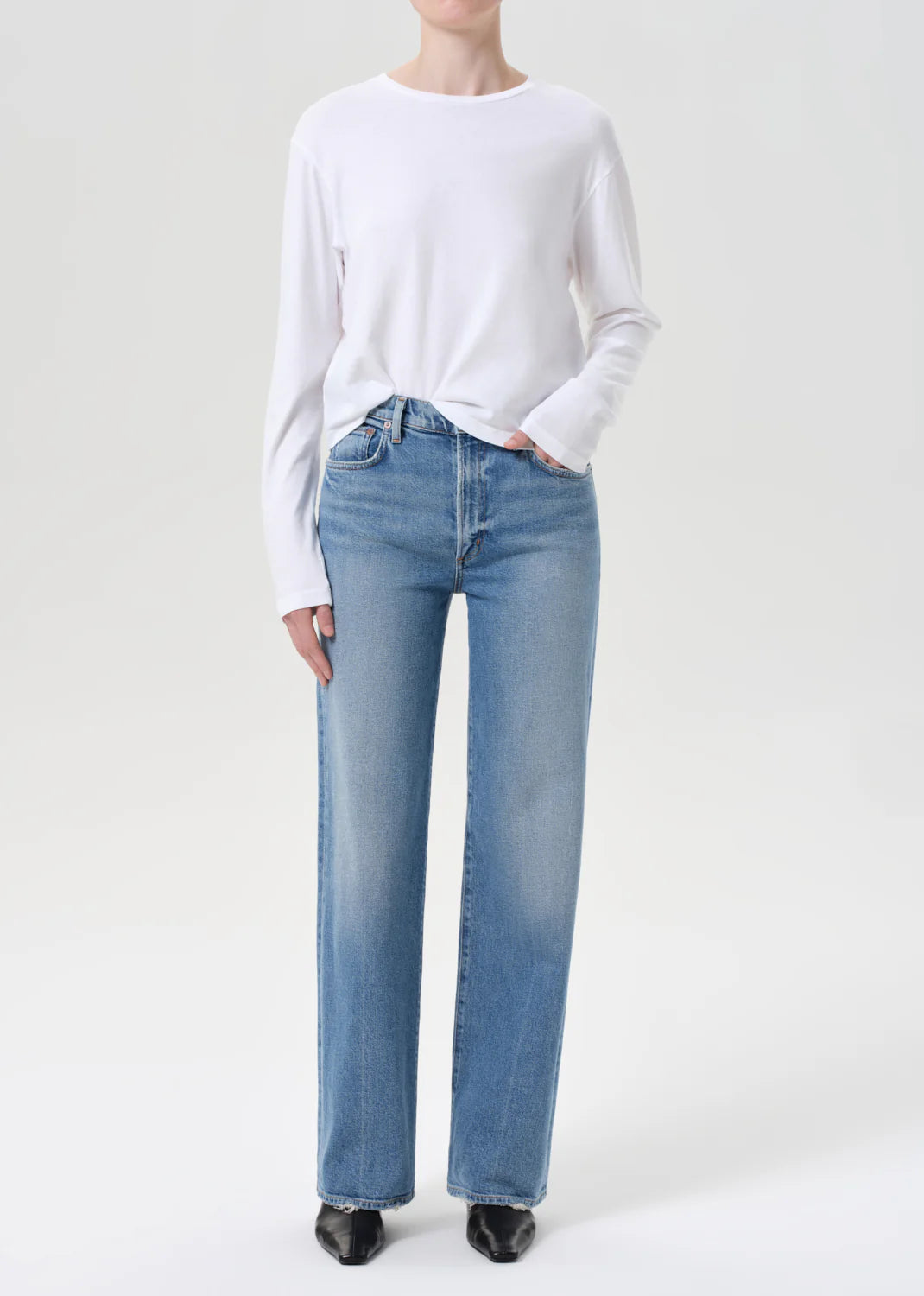 Harper Straight Jean (Stretch) in Forum