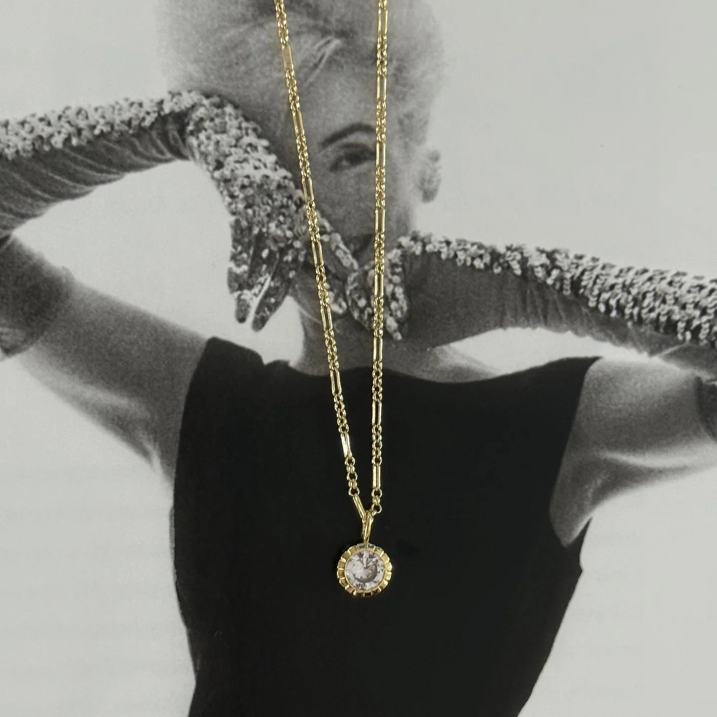 Round Bezel Rolo Chain Necklace in Gold | 16"