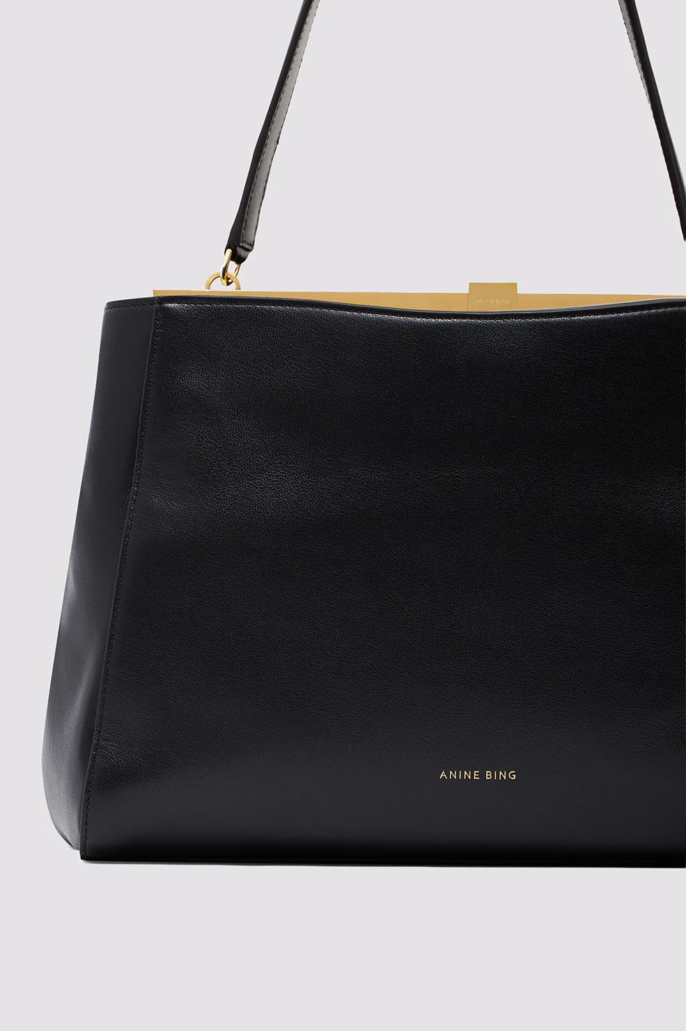 Anine Avenue Bag Grained Leather in Black