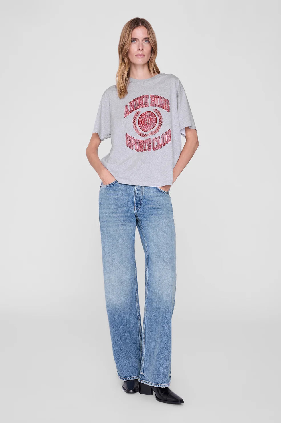 Cade Tee Collegiate in Grey