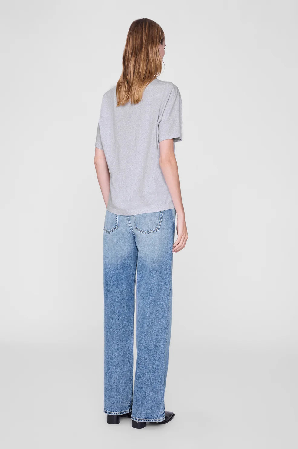 Cade Tee Collegiate in Grey