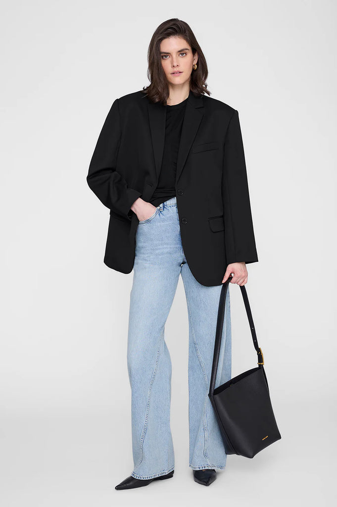 Elly Medium Bucket Bag Grained Leather in Black