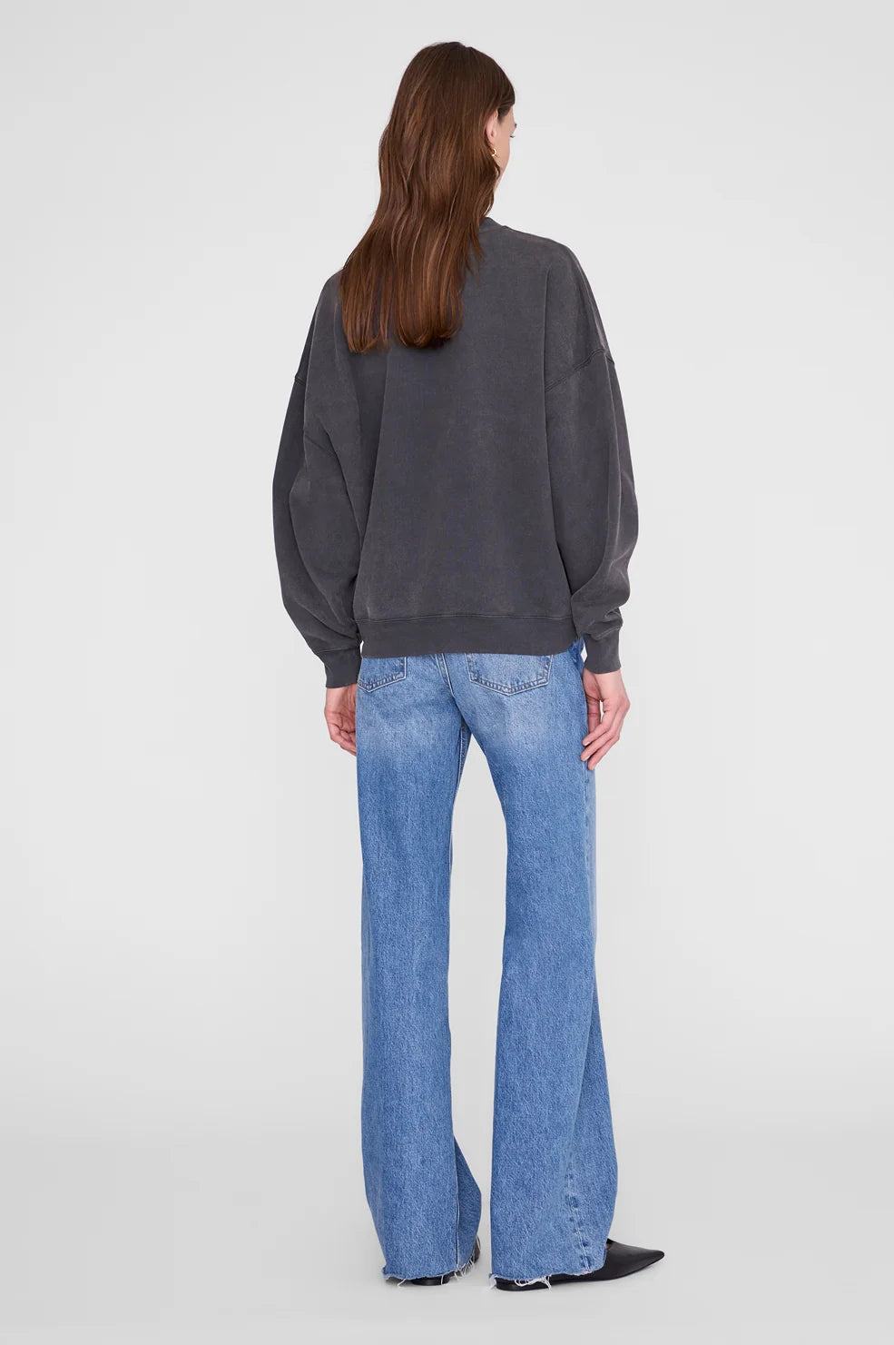 Miles Sweatshirt Leo Muse in Washed Black