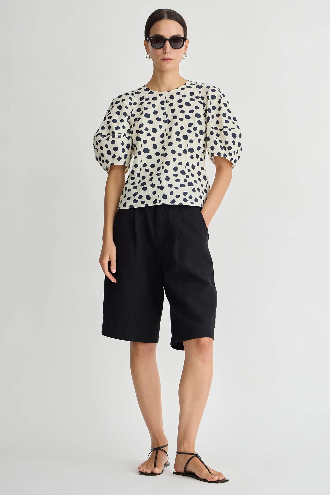Lino Top in Yayoi Cream and Navy
