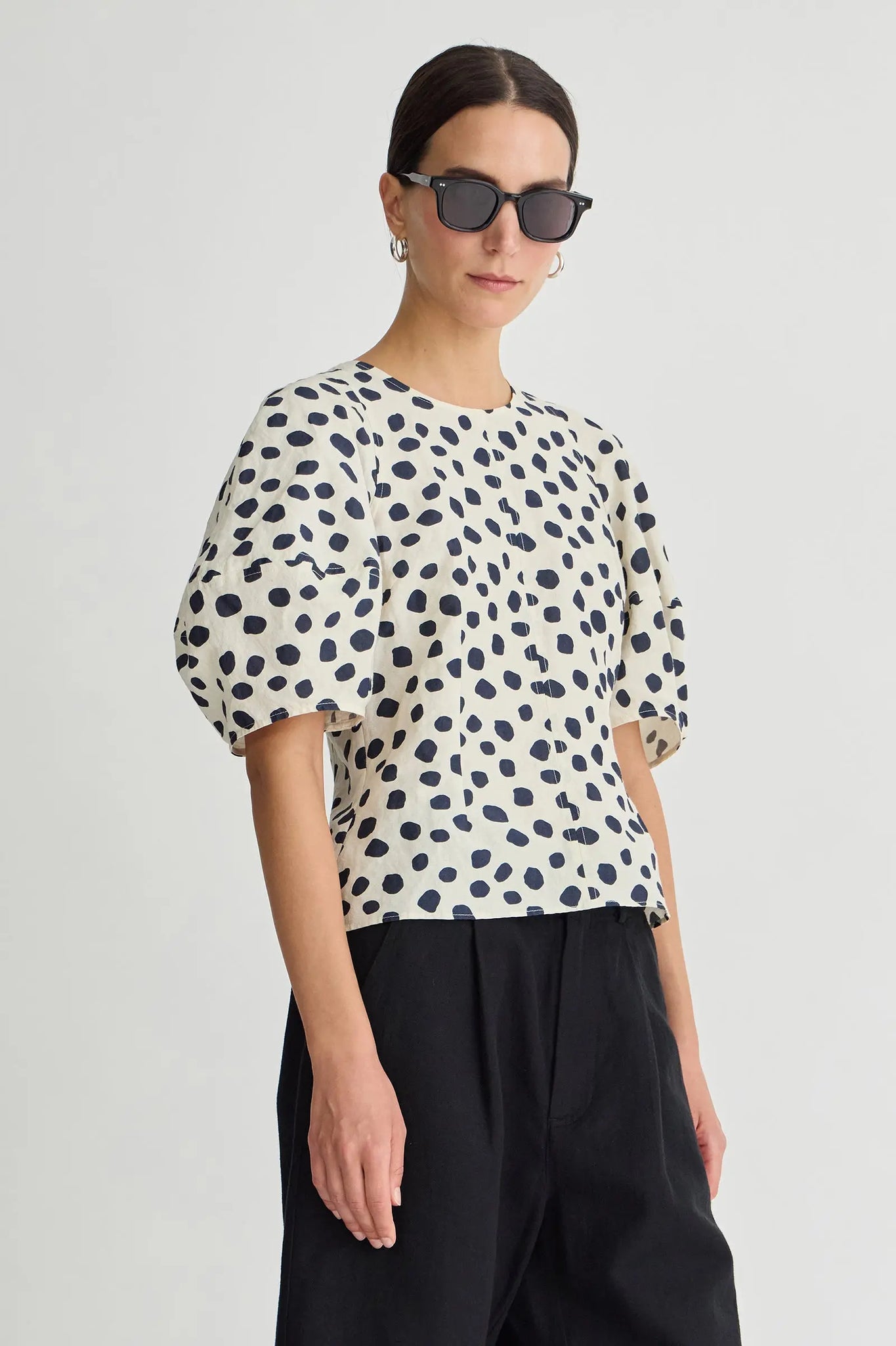 Lino Top in Yayoi Cream and Navy