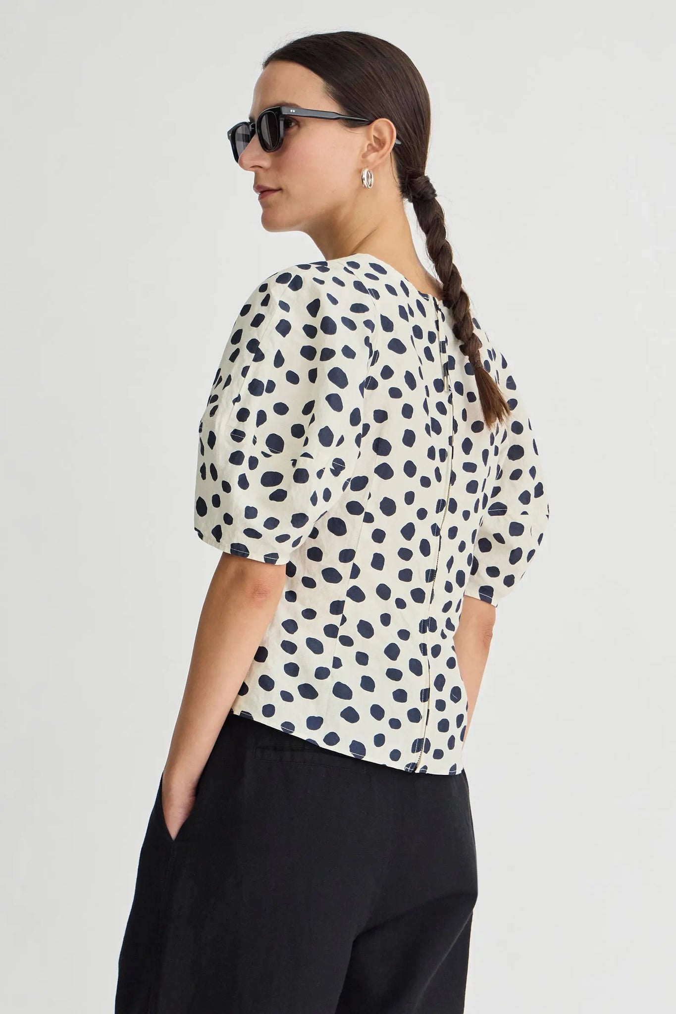 Lino Top in Yayoi Cream and Navy
