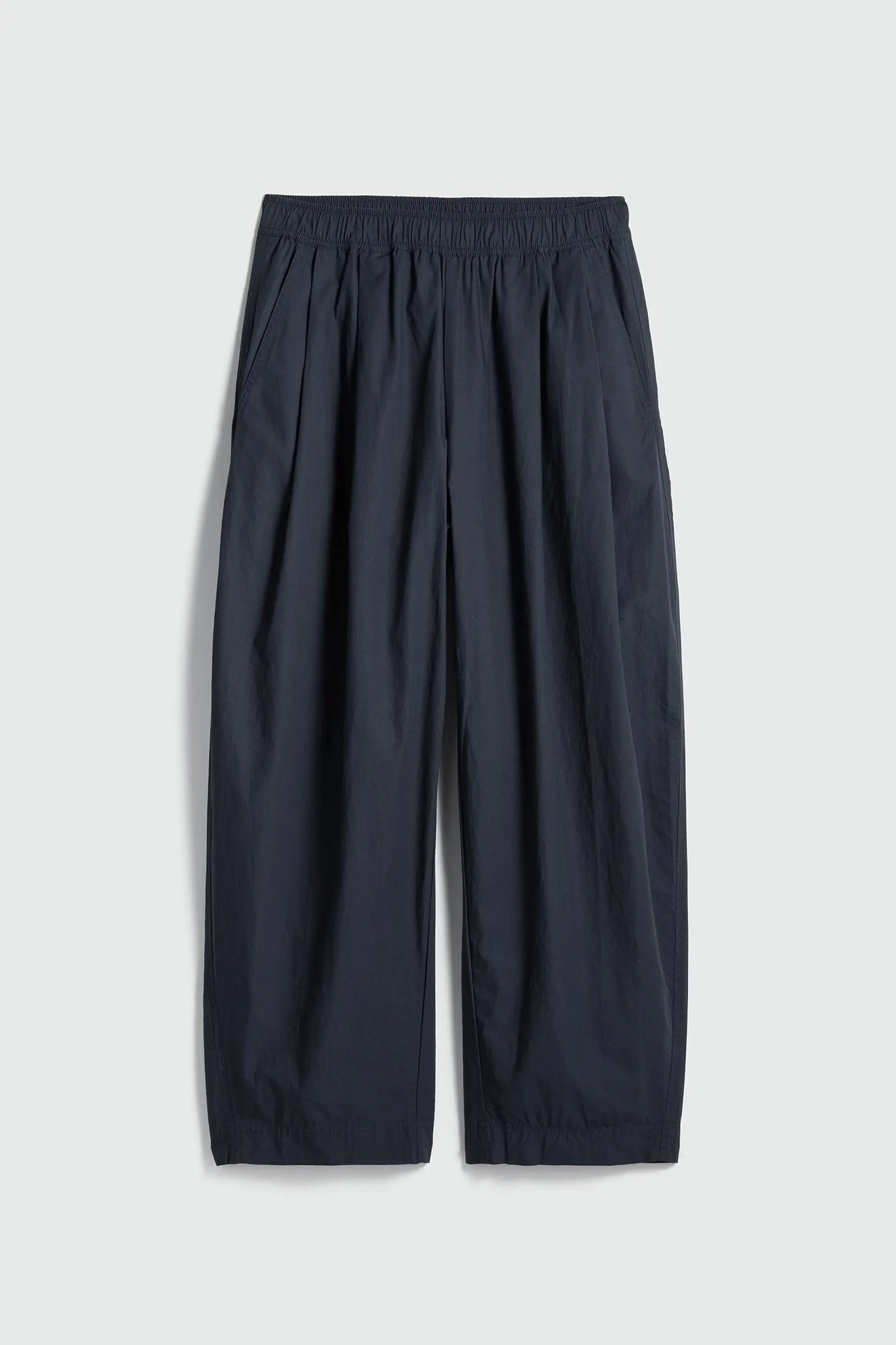 Spa Pleat Pant in Navy
