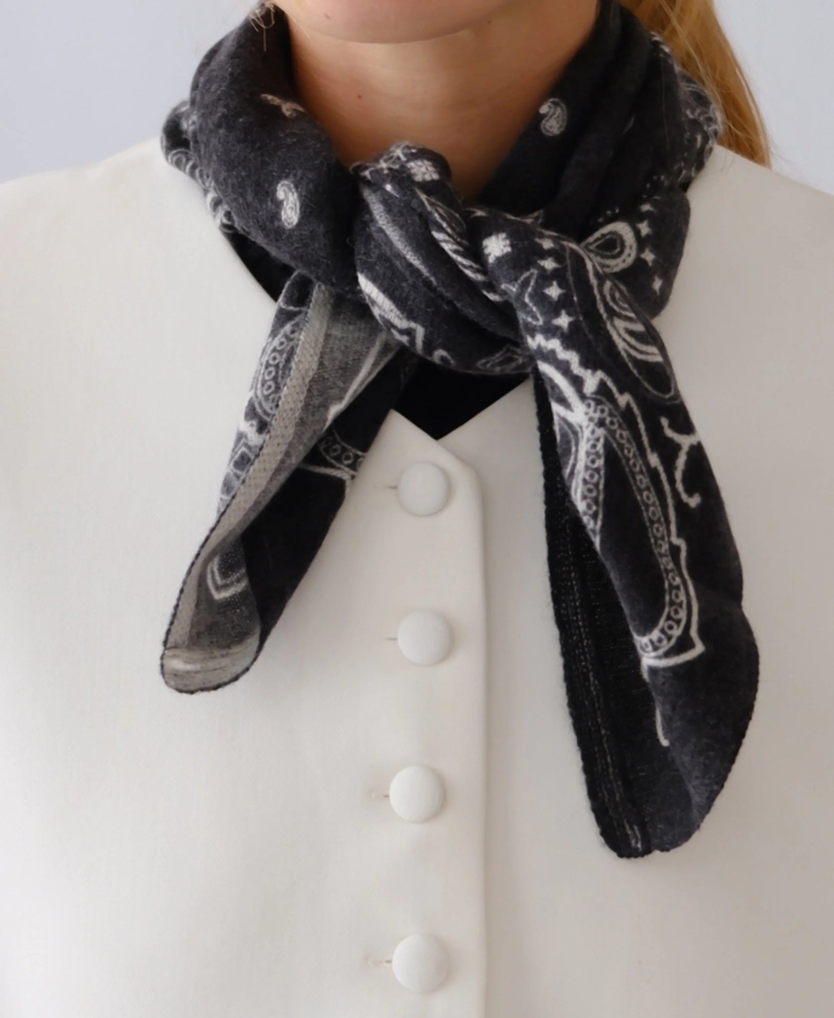 CASHMERE PAISLEY SCARF | BLACK | 65 CM