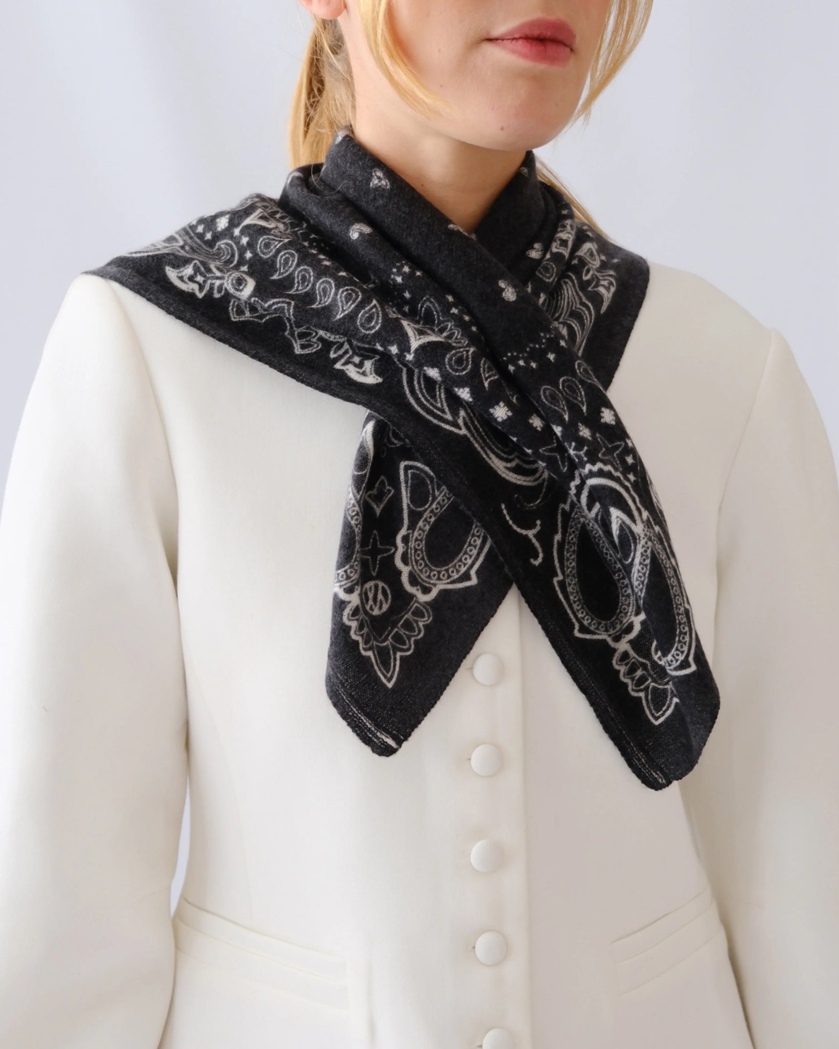CASHMERE PAISLEY SCARF | BLACK | 65 CM