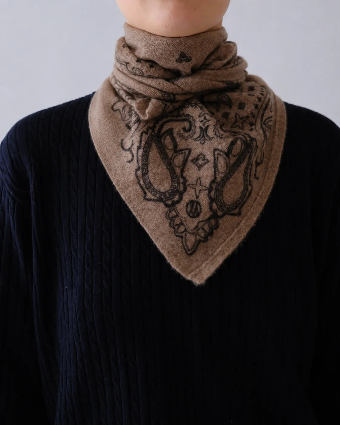 CASHMERE PAISLEY SCARF | GREIGE | 65 CM
