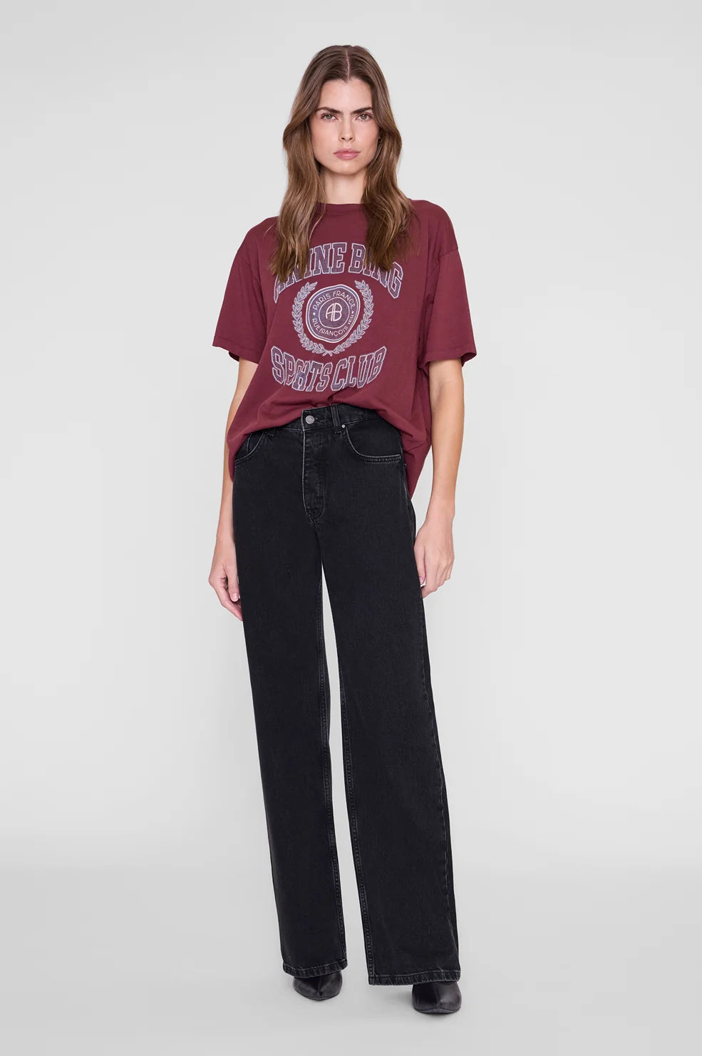 Cade Tee Collegiate in Burgundy