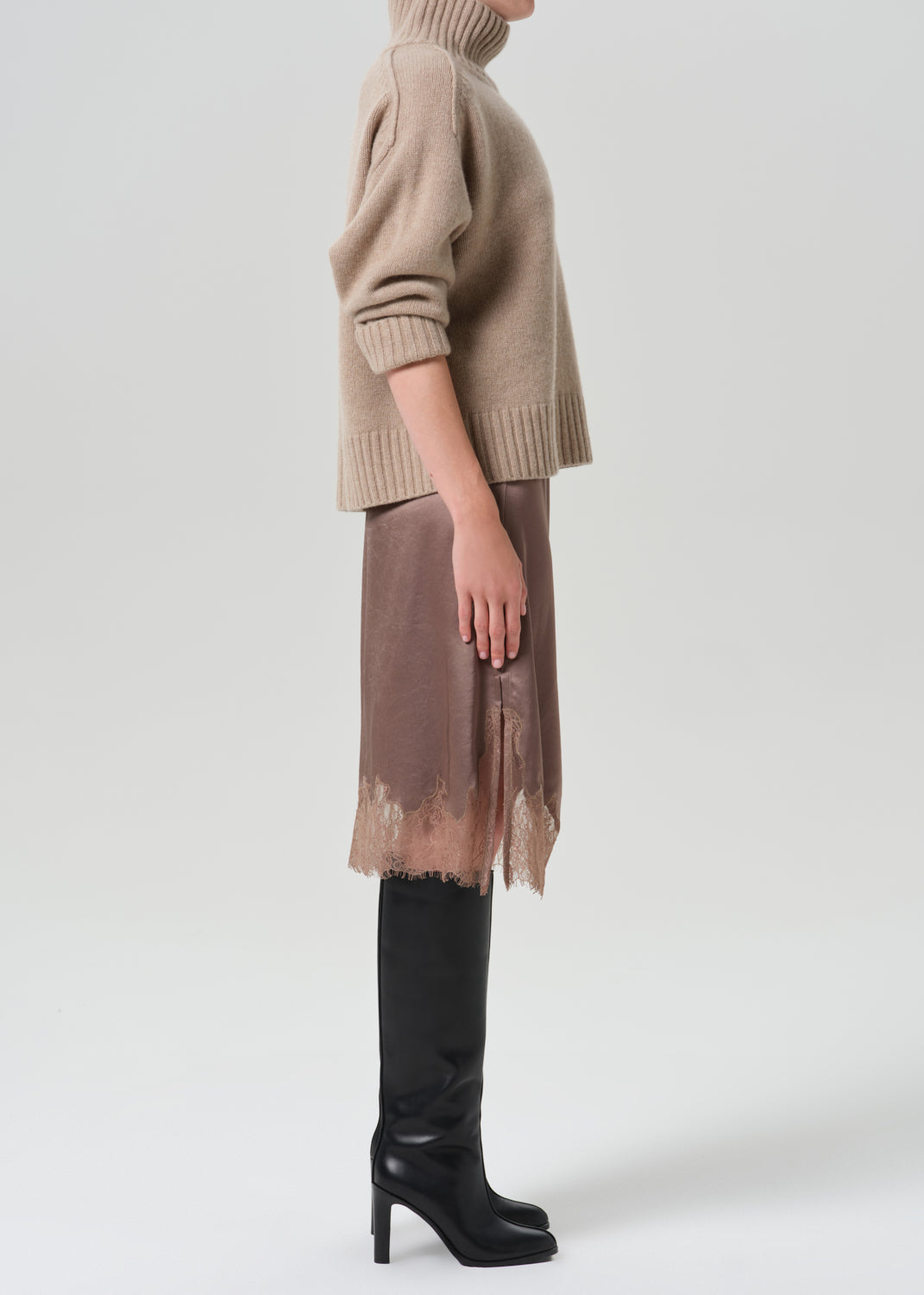 Lace Trimmed Skirt in Cocoa