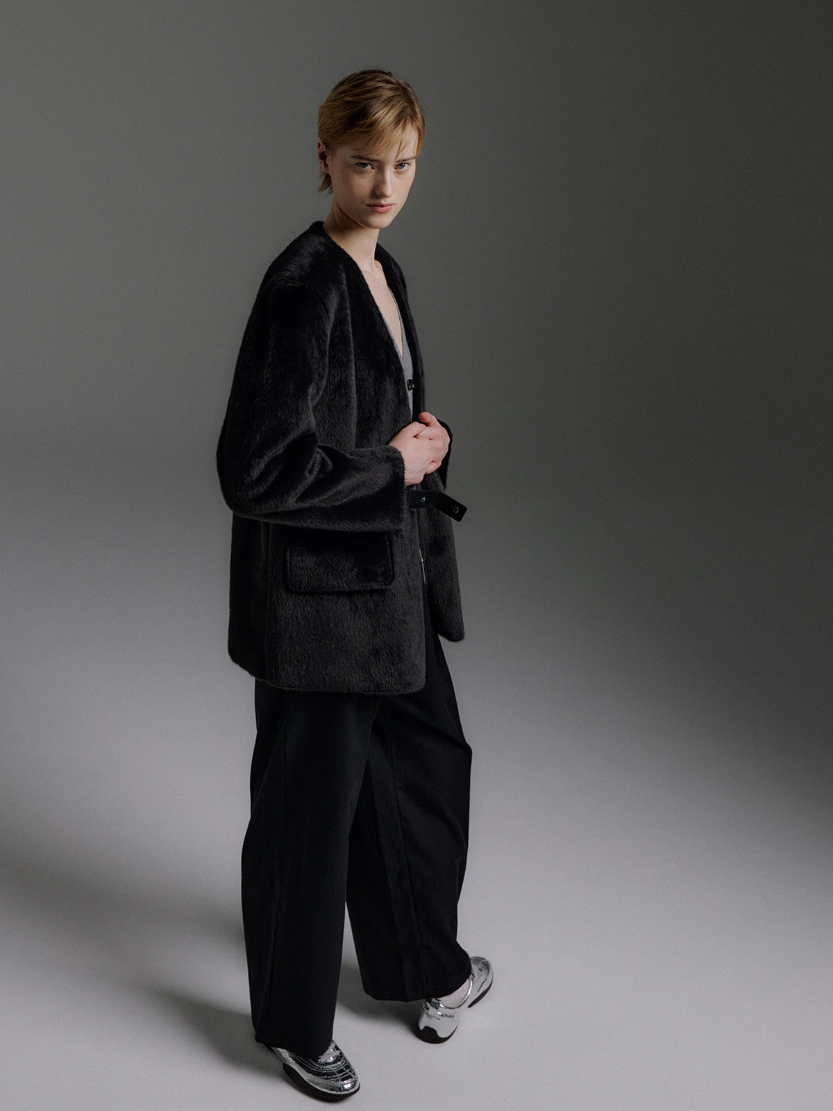 Donna Lightweight Collarless Faux Fur Jacket in Black