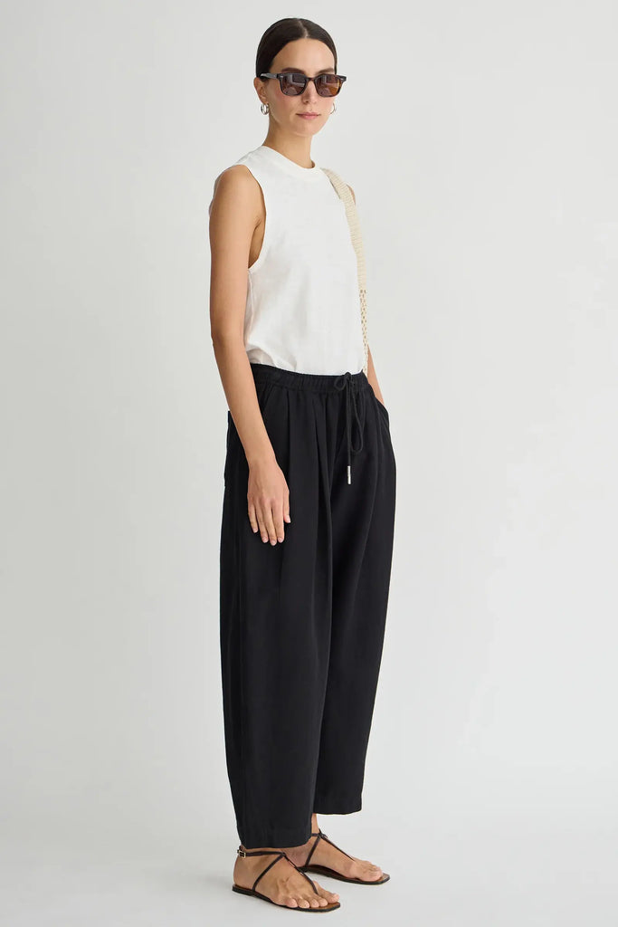 Everyday Pull-On Pant in Black