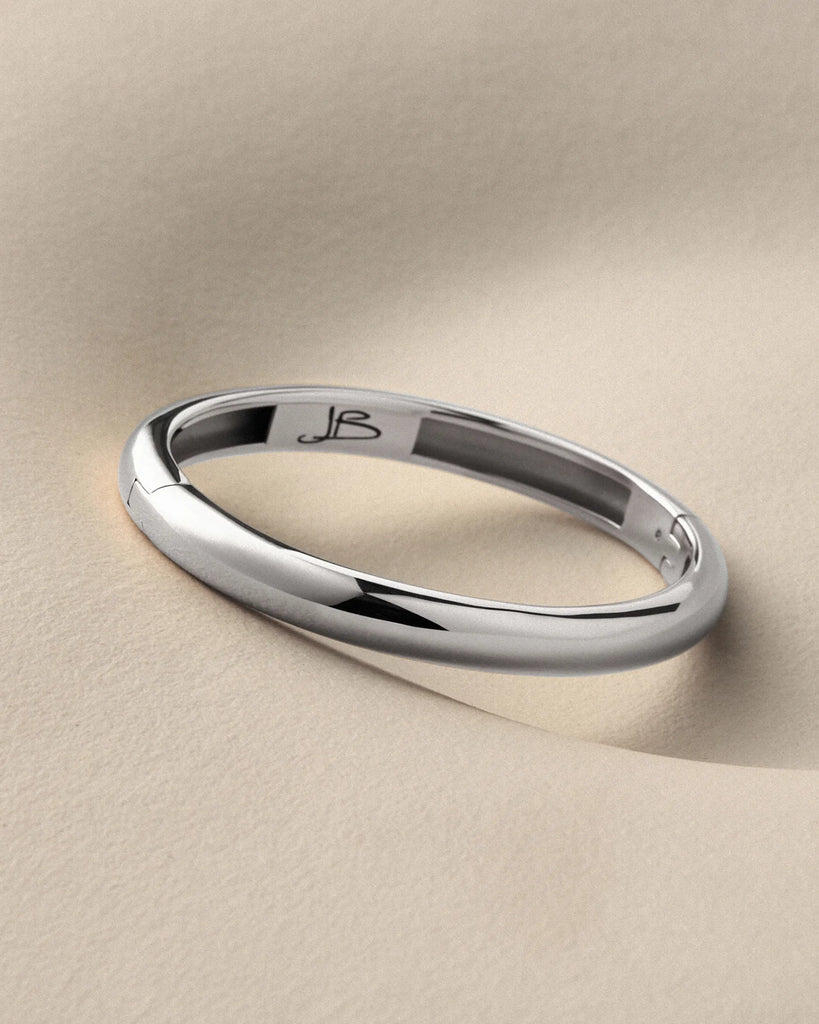 Gia Bangle in Silver