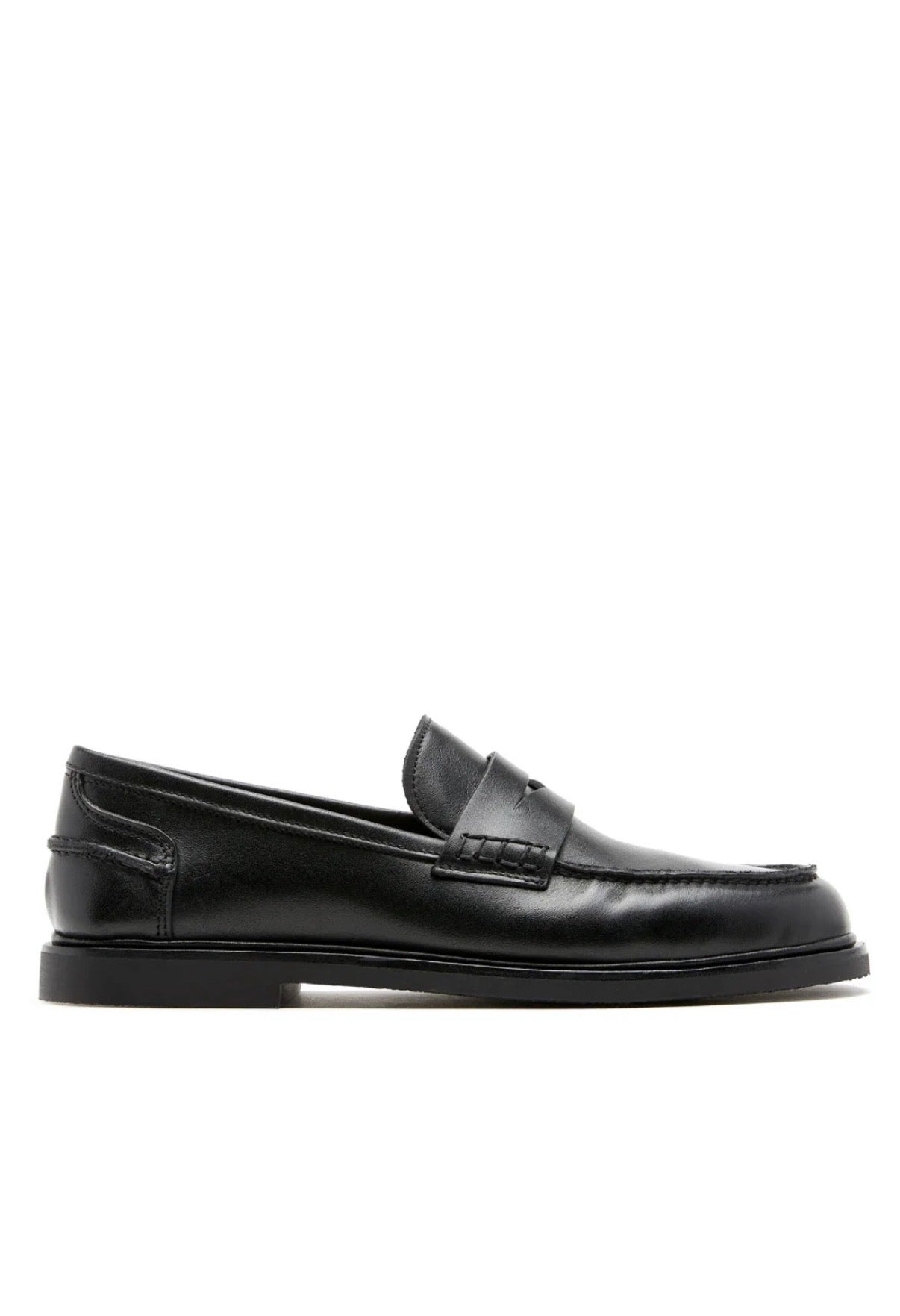 Magnet Leather Loafer in Black