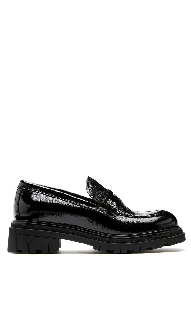 Doe Crinkle Leather Loafer in Black