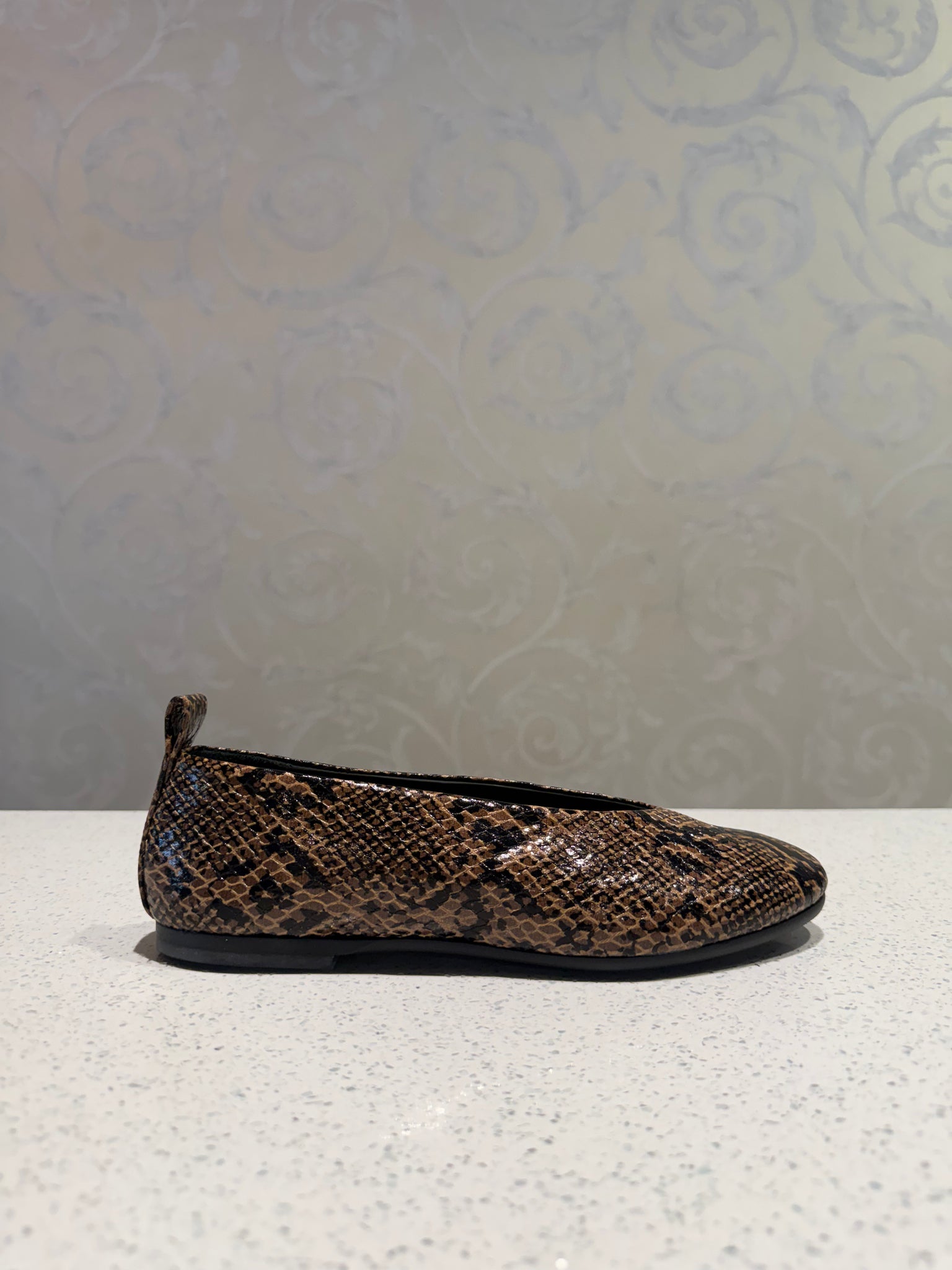 Gentil Leather Flat in Brown Print