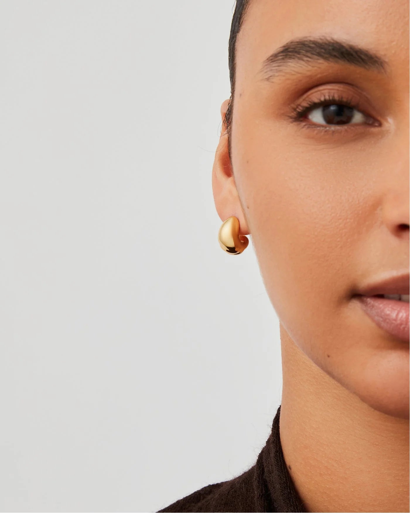Small Nelle Hoop Earrings in Gold