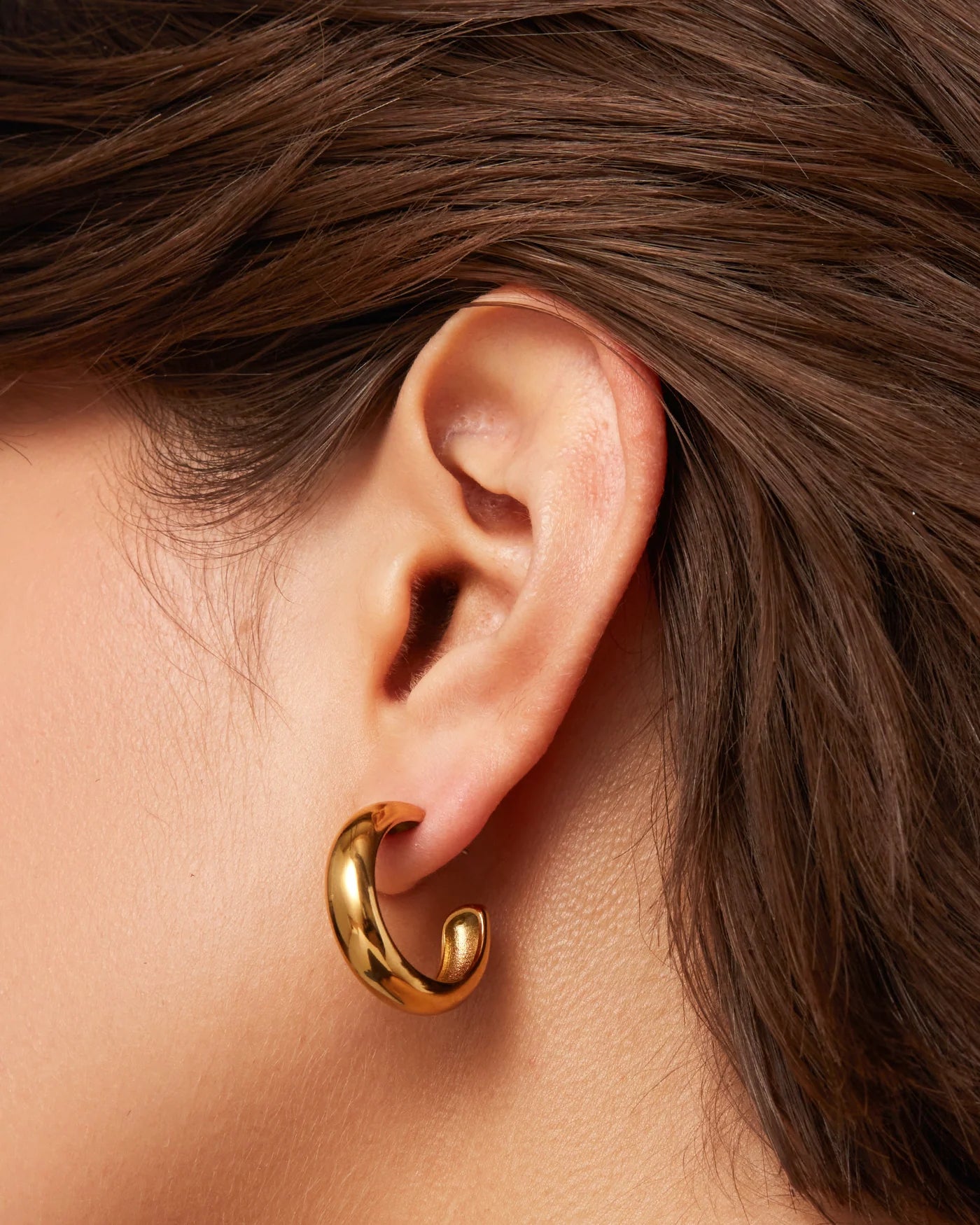 Staple Hoops Medium in Gold