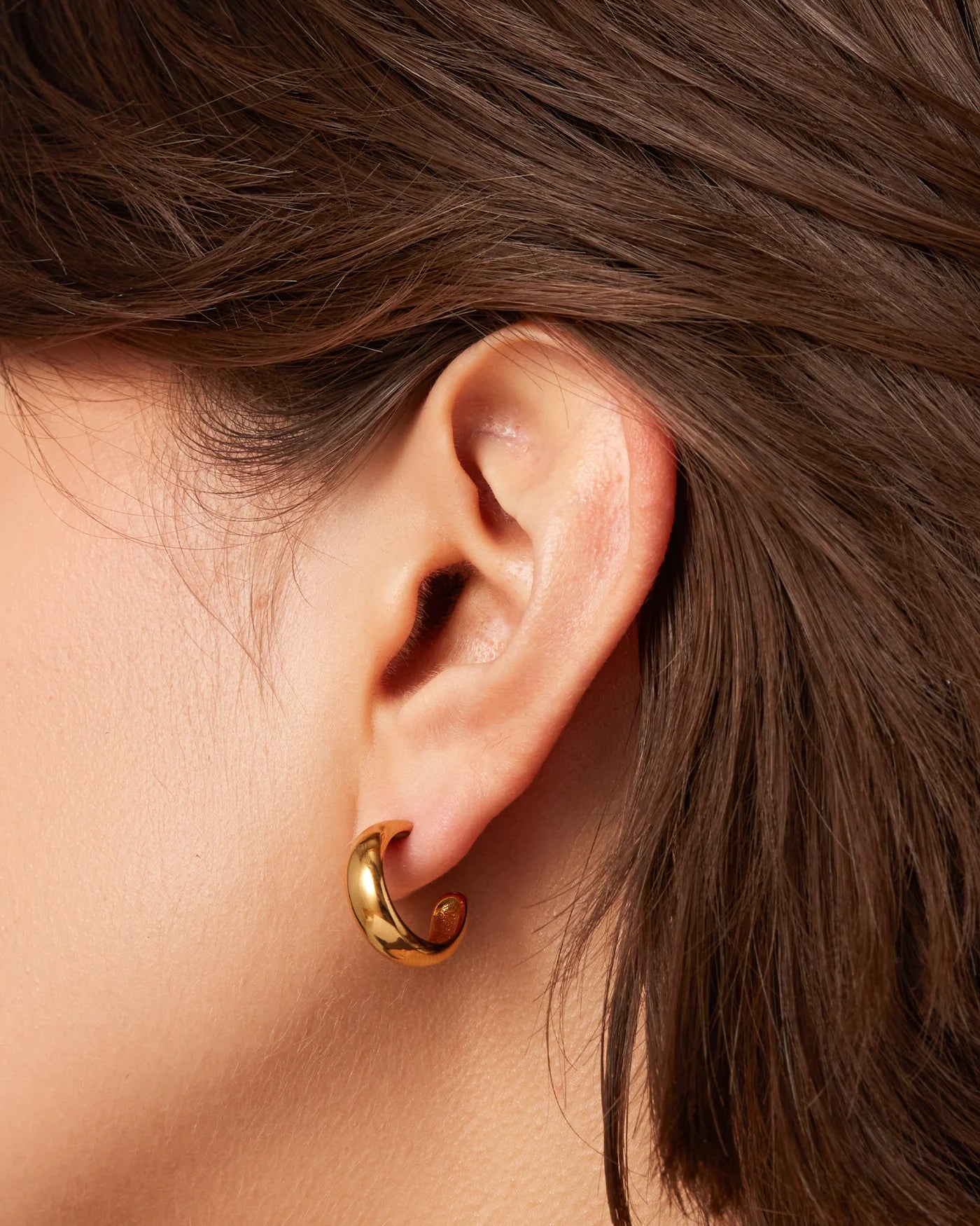 Staple Hoops Small in Gold