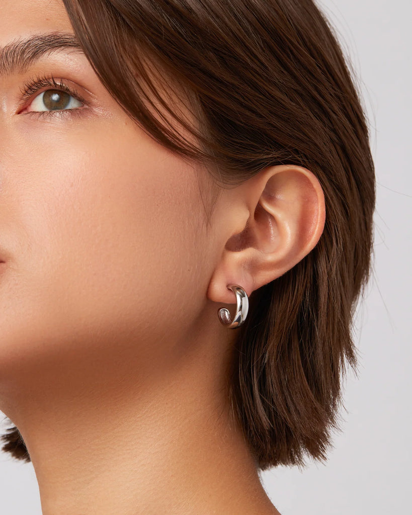 Staple Hoops Small in Silver