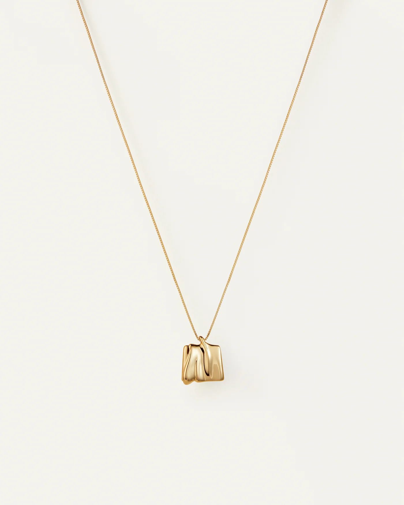 Sundra Pendant Necklace in Gold