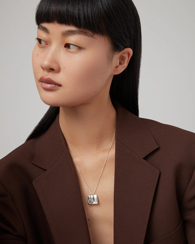 Sundra Pendant Necklace in Silver