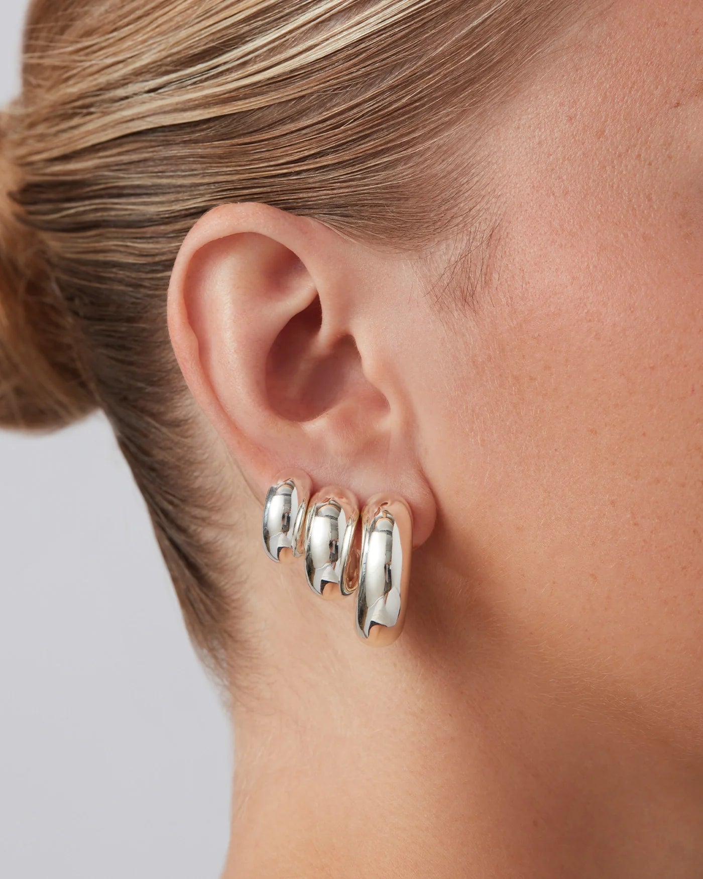 Tome Hoops Medium in Silver