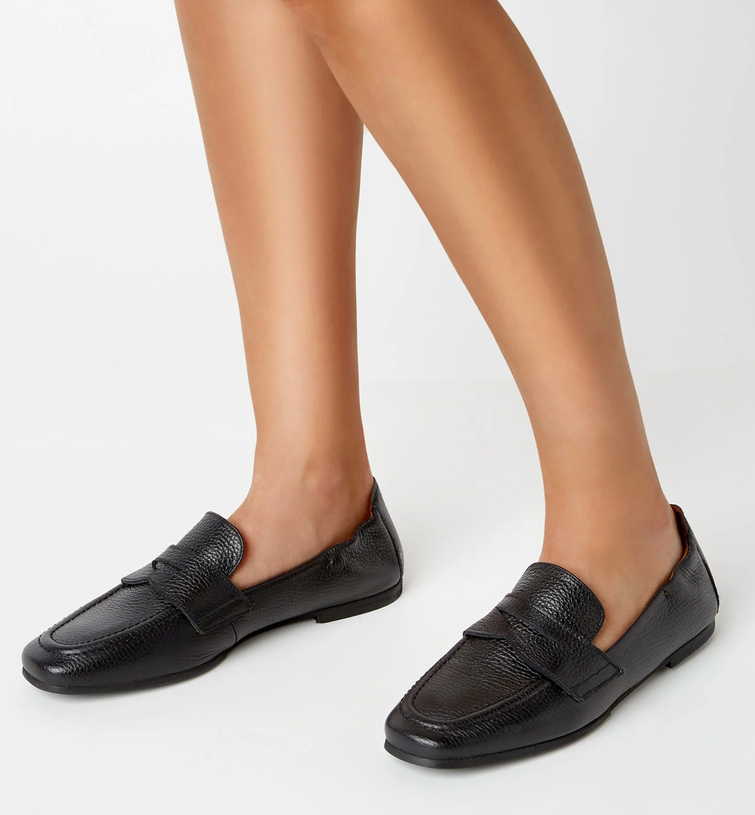 Kitson Leather Loafer in Black