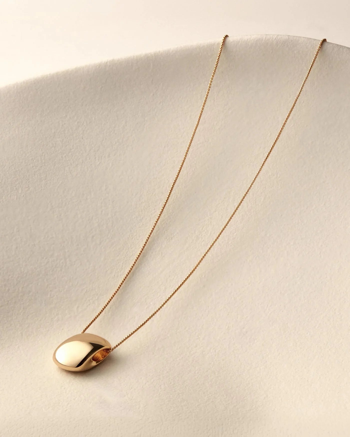Leon Pendant Necklace in Gold