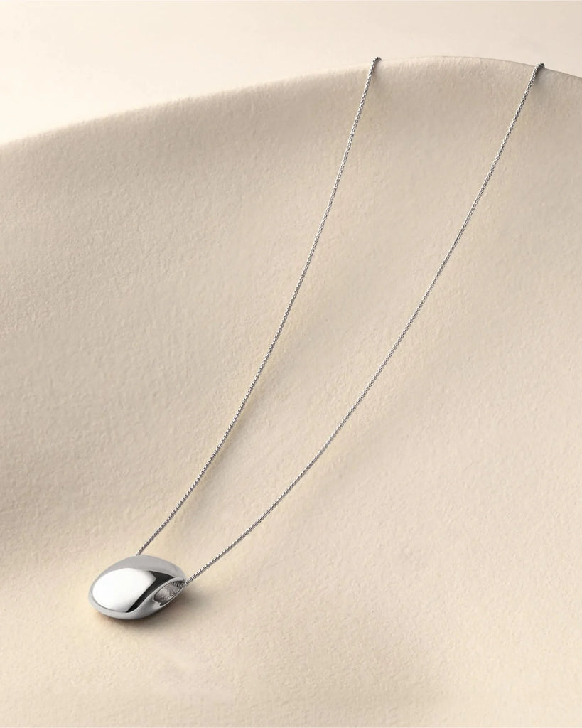 Leon Pendant Necklace in Silver