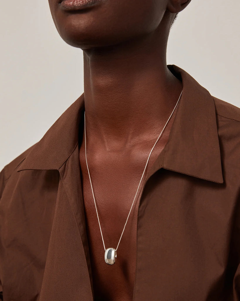 Leon Pendant Necklace in Silver