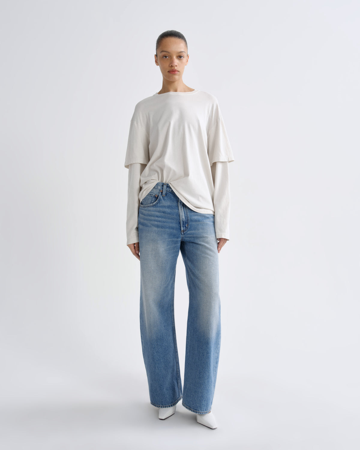 Low Curve Jean (Weightless) in Venture