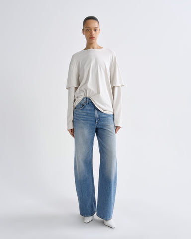 Low Curve Jean (Weightless) in Venture