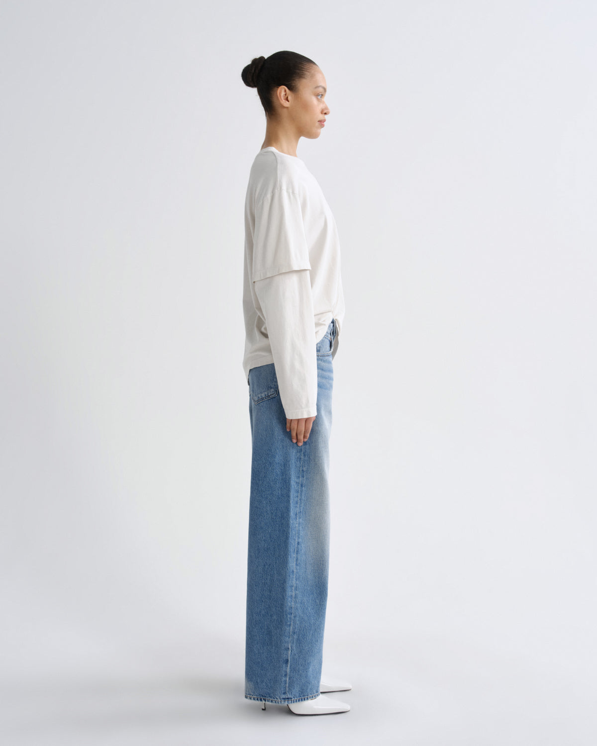 Low Curve Jean (Weightless) in Venture