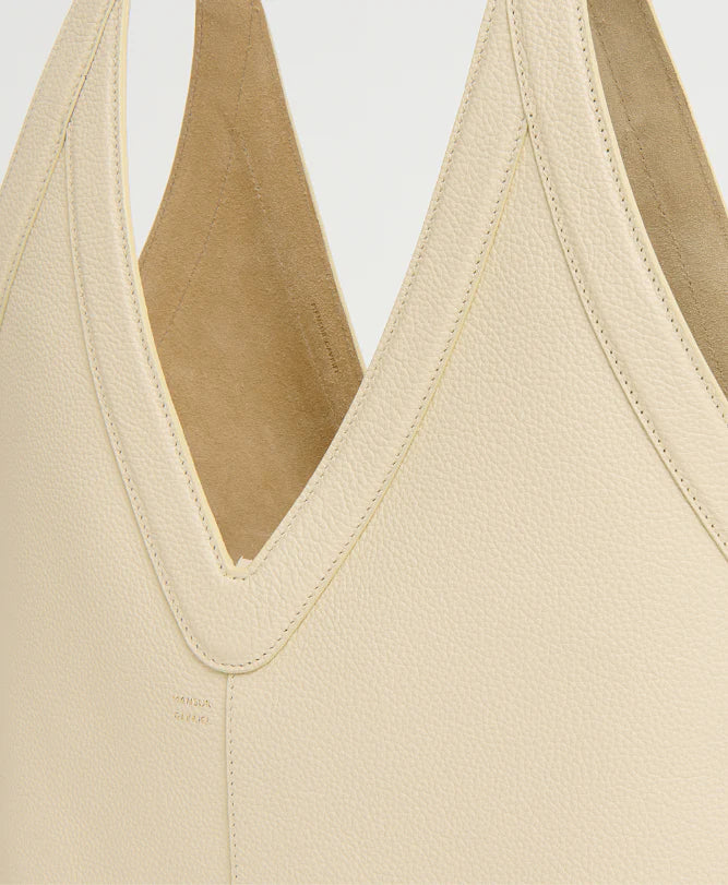 Soft M Tote in Jasmine