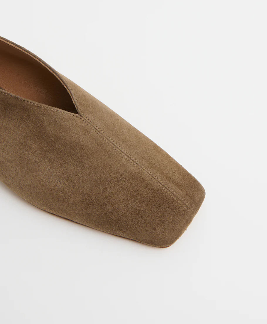Square Soft V in Anise Suede