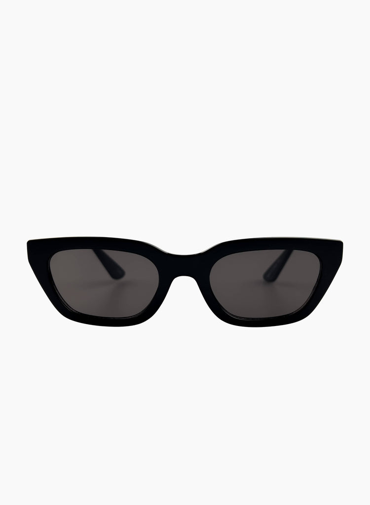 Nove in Black/Smoke