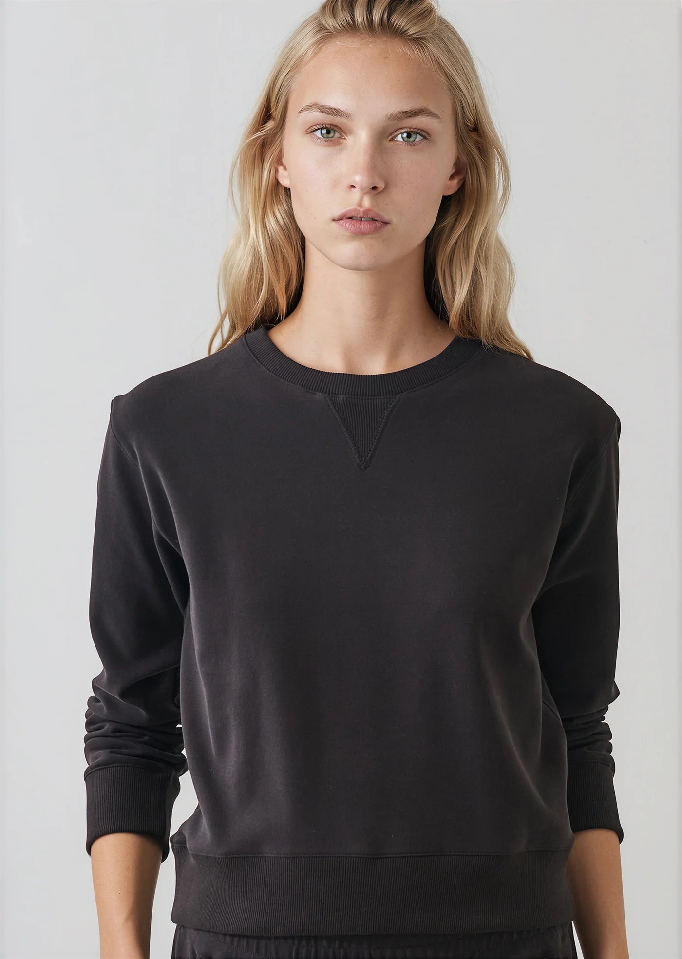 Brushed Pima Cotton Cropped Sweatshirt in Molasses