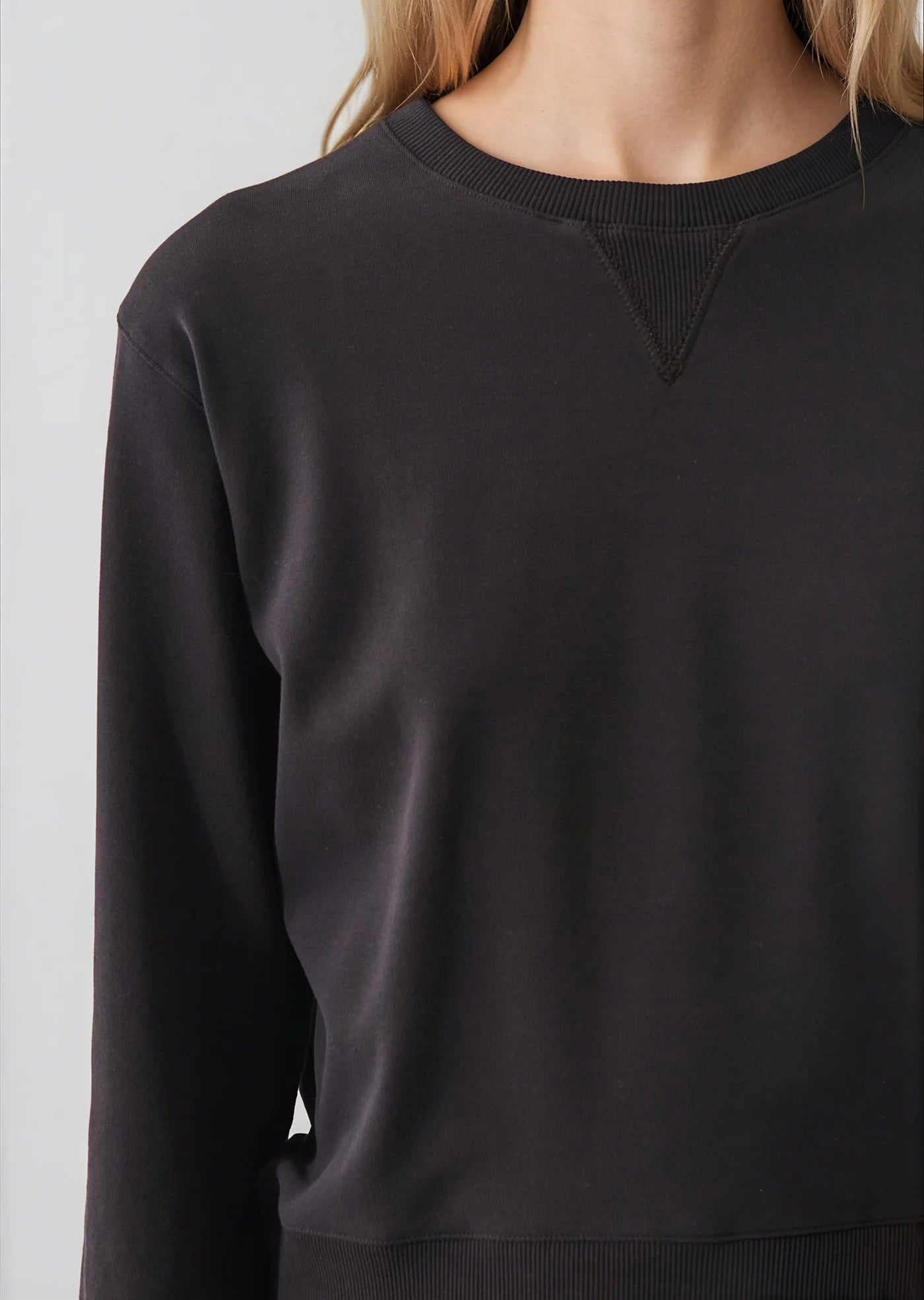 Brushed Pima Cotton Cropped Sweatshirt in Molasses