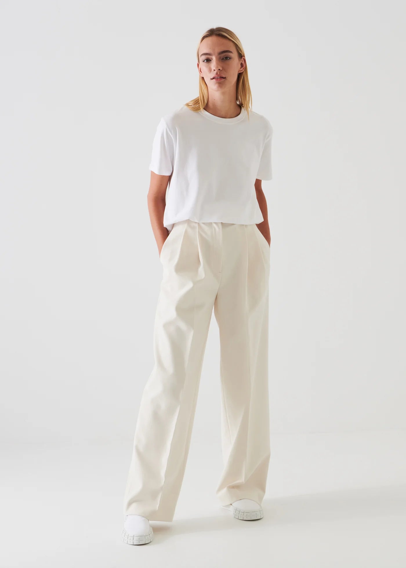 Iconic Pima Cotton Stretch Boyfriend T-Shirt in White