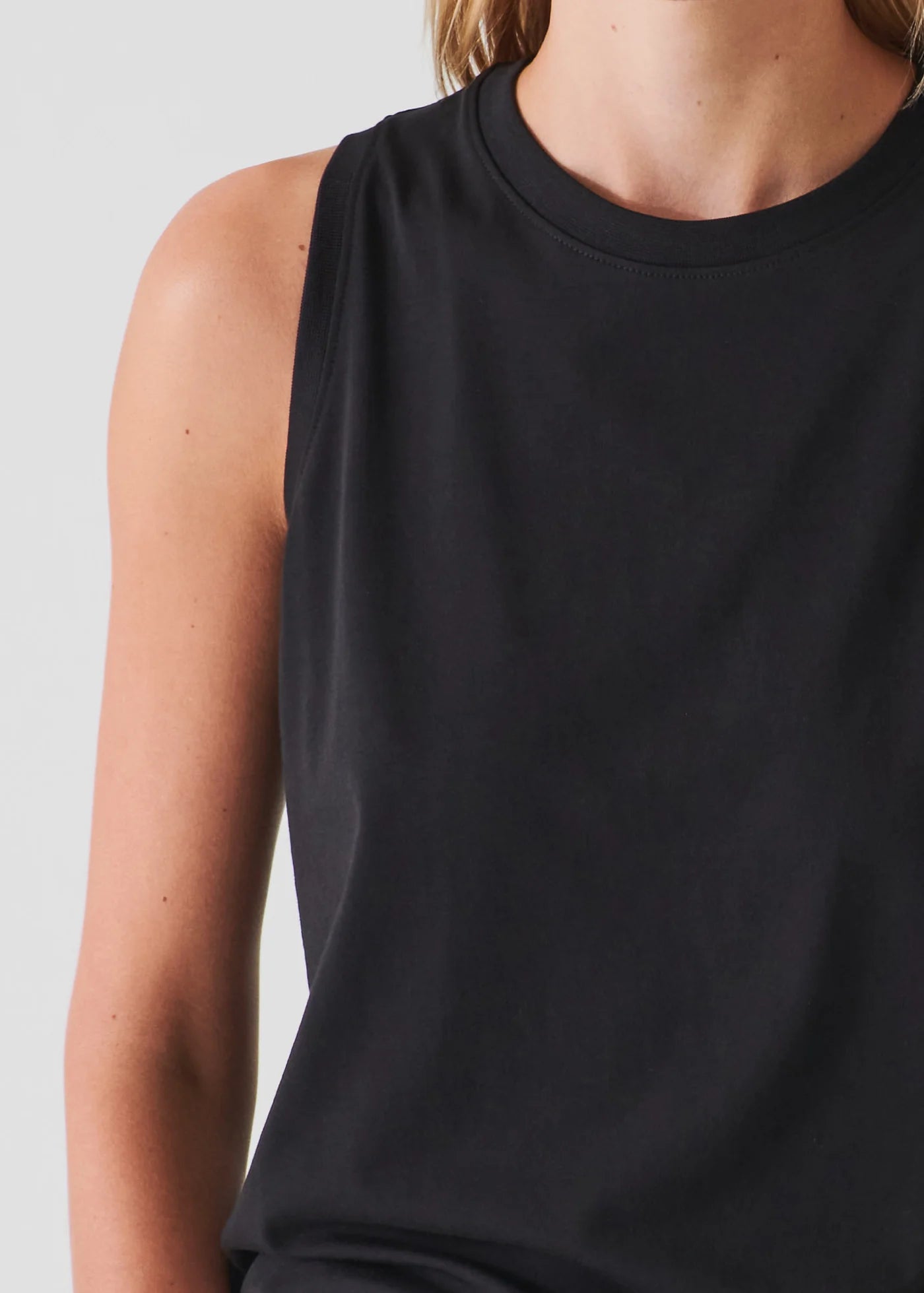 Iconic Boyfriend Tank in Black