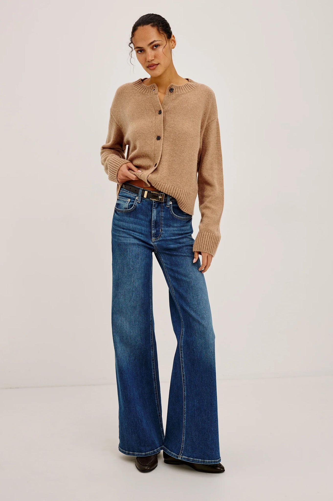 Carre Cardigan in Heather Camel