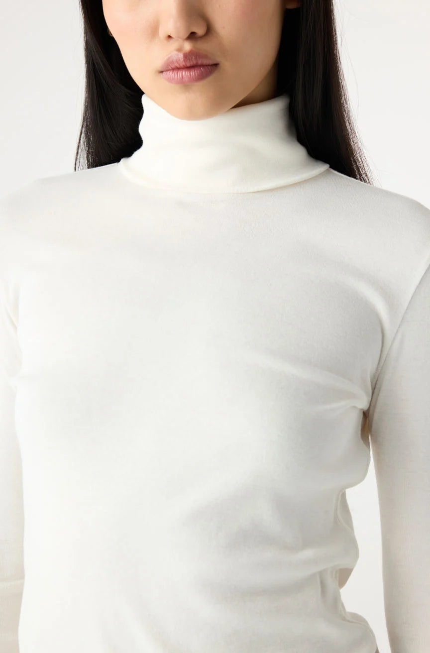 Reese Tee in Eggshell